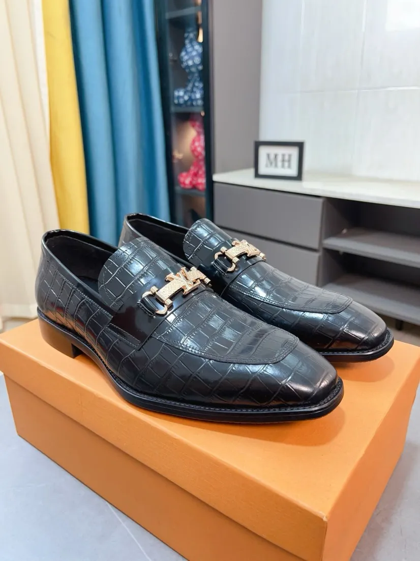 Men's men's shoes 💰500🌸🌸 [Louis Vuitton (LV)] High-end business formal leather shoes 🍀 luxurious and elegant style, both practicality and style, professional focus on details and quality, counter original 1⃣️: 1⃣️ ultra-accurate reproduction 👍🏻! Material: The upper is made of imported original calfskin➕imported Italian cowhide leather. Original anti-slip and wear-resistant outsole! Code number: 38--44 (45 customized)